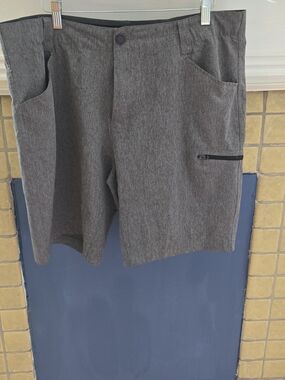 ZeroXposur Men's Travel Series Shorts in Heather Gray with Black Waistband